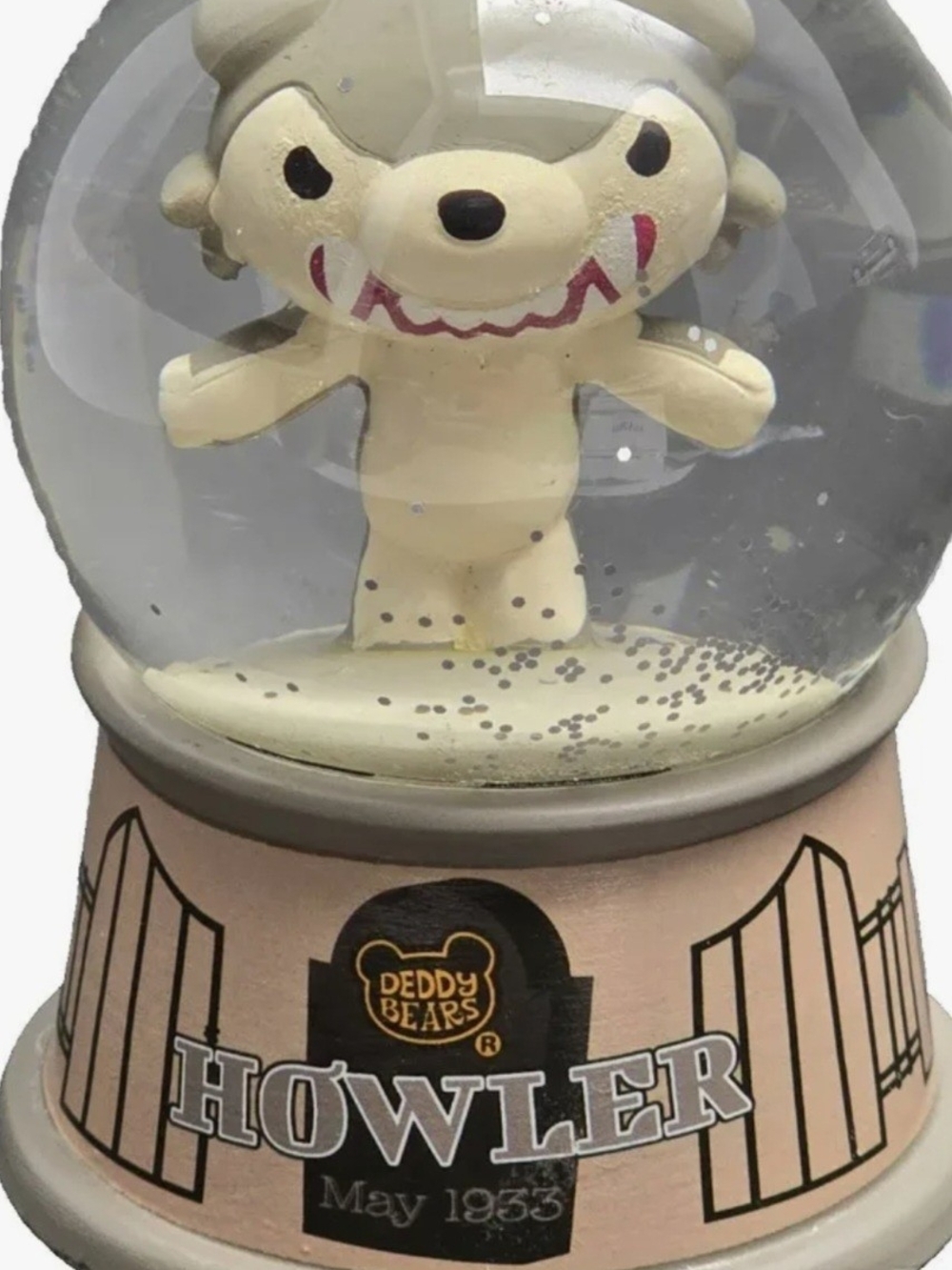 Howler Snow Globe Deddy Bears Figurine wolf
